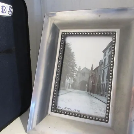 卡莱尔市旅馆 旅馆 *